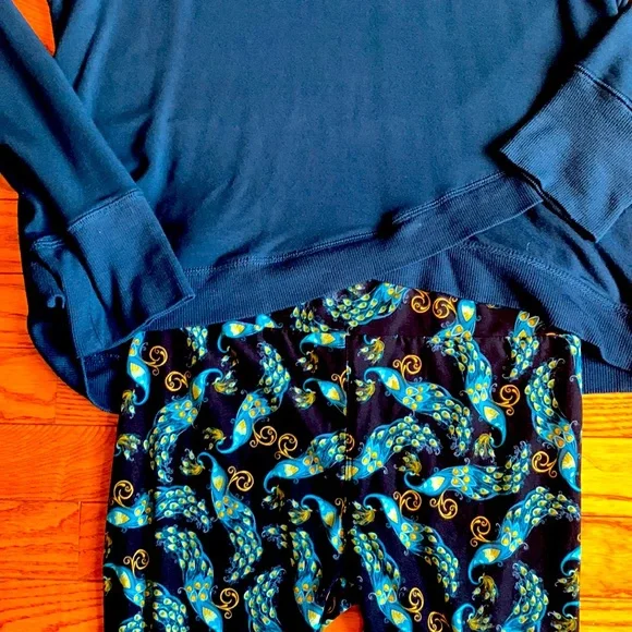 2 piece LOT- Comfy buttery soft women’s lot. - Picture 9 of 9